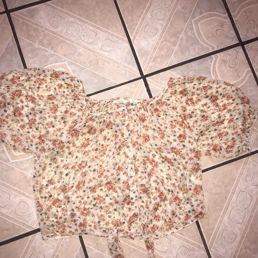 Floral cropped blouse